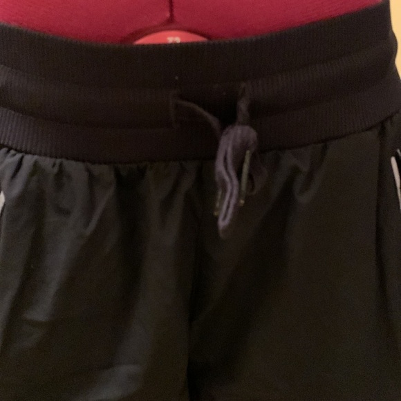 Titika Logo shorts with adjustable tie waist - Picture 3 of 8